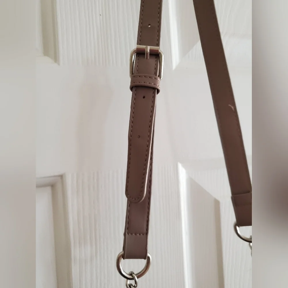Badgley Mischka Camera bag with slip pocket in Taupe Vegan Leather